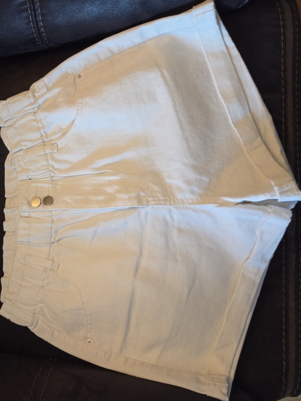 Hayden Women's High Waist Roll Up White Denim Short - Picture 9 of 9